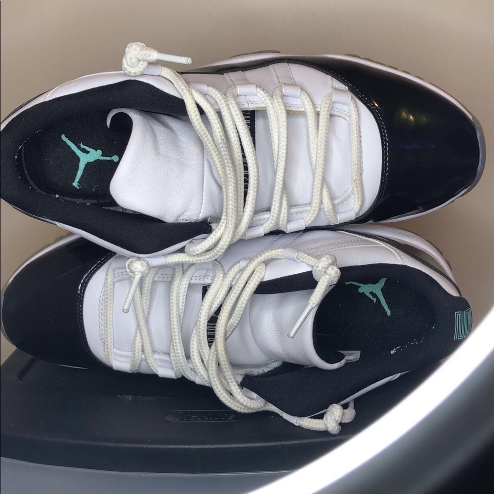 Jordan 11 - Picture 4 of 5